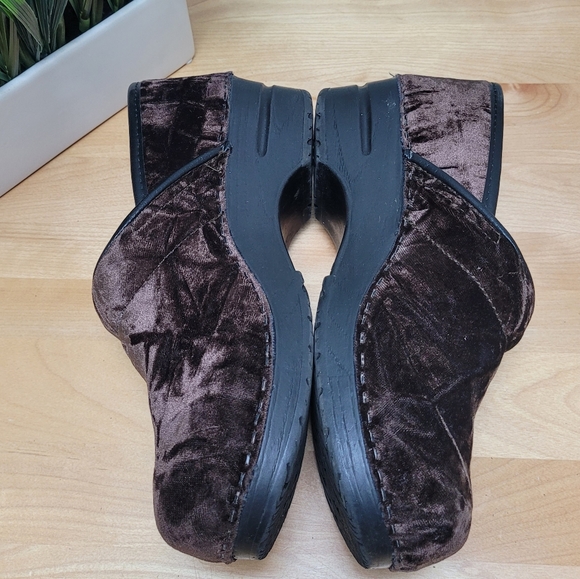 DANSKO | Brown Crushed Velvet Clogs, Sz 40 - Picture 3 of 6